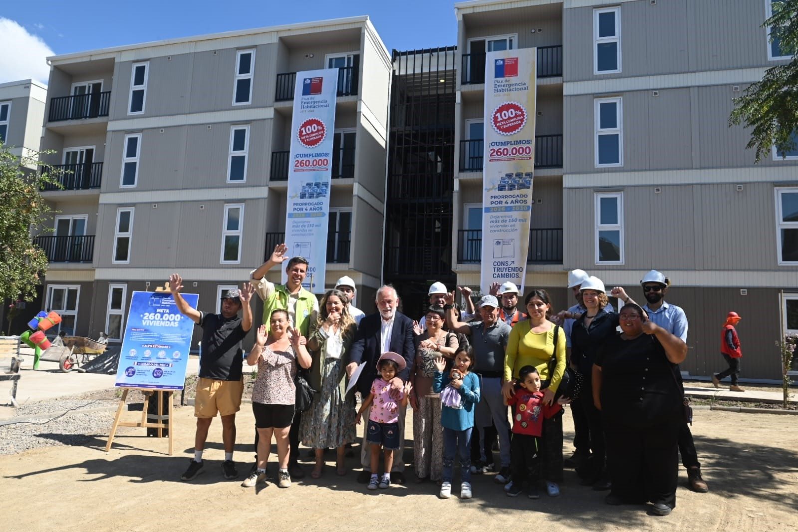Ministro Montes anunció cumplimiento de la meta del Plan de Emergencia Habitacional
