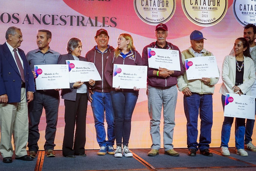 Viñateros premiados en CatadOr 2023 Archivo INDAP